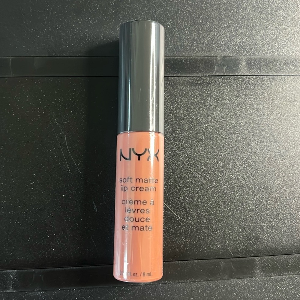 NYX soft matte lip cream SMLC02 - Stockholm